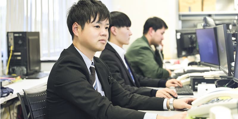 益田辰徳さんの業務風景