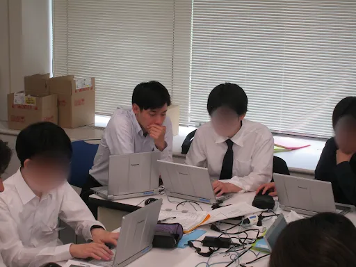 プログラミングをしている様子